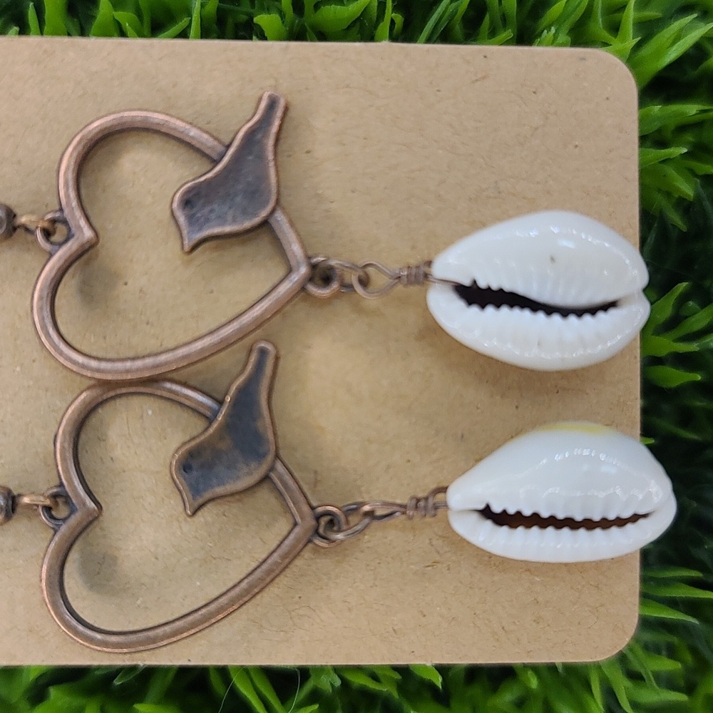 Puka shell Coppertone heart & bird dangle earrings Nature Beachy